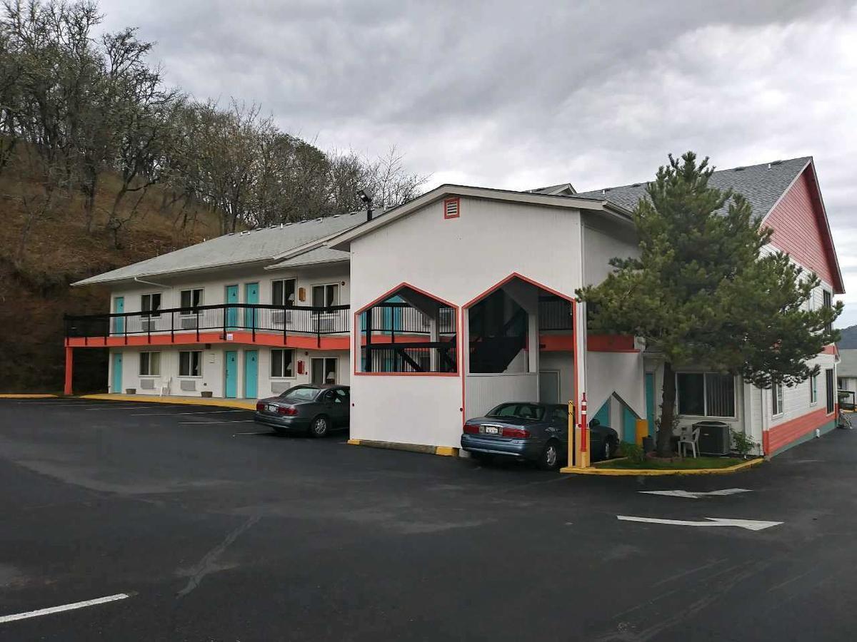 Howard Johnson By Wyndham Roseburg Exteriér fotografie