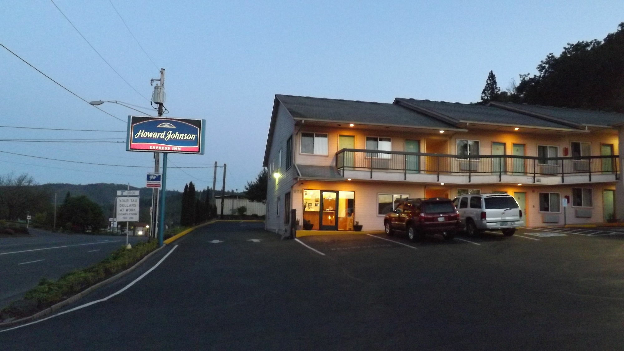 Howard Johnson By Wyndham Roseburg Exteriér fotografie